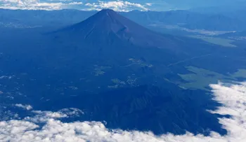 Un hombre deja a su hijo de 7 años solo en el Monte Fuji y es reprendido por la Policía