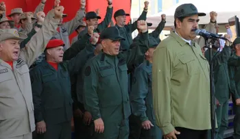 Chavistas radicales prometen defender a Maduro con el "fusil en la mano"
