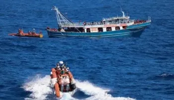 Dos migrantes mueren y siete resultan heridos tras llegar a El Hierro en una barcaza procedente de Gambia