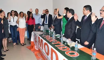 Moda juramenta grupo de mujeres profesionales independientes