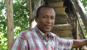 Pastor construyó casa en copa de un árbol para estar más cerca de Dios (Video)