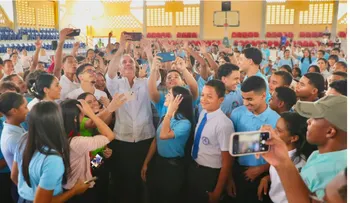 Abinader propone becas desde quinto de bachillerato