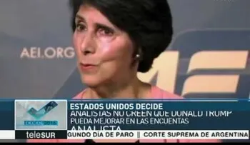 EE.UU.: Clinton critica recientes cambios en equipo de Trump