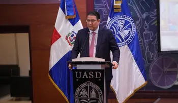 Director de Aduanas expone sobre logística en la UASD