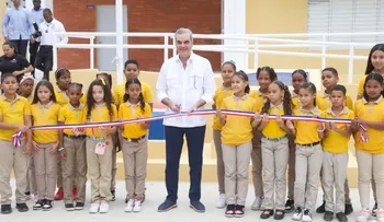 Presidente Abinader inaugura obras en Tamboril: hospital, escuela y calles asfaltadas