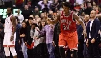 Butler rompe récord de Jordan y Bulls triunfan