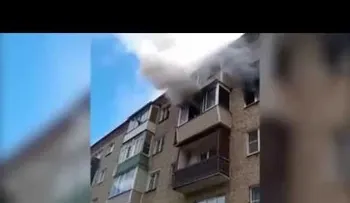 Una familia salta de un quinto piso y es salvada por transeúntes (VIDEO)