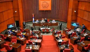 Senado aprueba estado de emergencia por 45 días y país espera nuevo toque de queda 