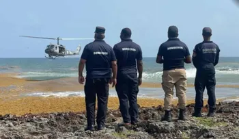 Culmina operación de rescate tras naufragio de migrantes en Playa Juanillo que iban a Puerto Rico