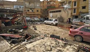 Ataque con dos coches bomba deja decenas de muertos en Libia