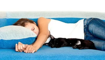 La mejor forma para dormir es el decúbito lateral sobre el lado izquierdo, dicen especialistas