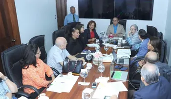 Ministerio de Salud, sociedades médicas y especialistas buscan bajar mortalidad por dengue