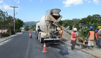 Danilo inaugura reconstrucción de carretera de Piedra Blanca; la nombra Blas Olivo