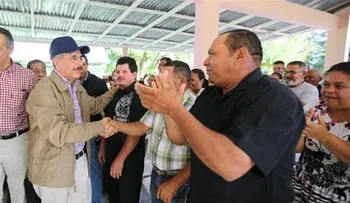 Danilo Medina visita comunidad Los Martínez en Valverde y ordena el desmonte de 25 mil tareas de tierra
