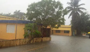 Desalojan hospital del Seguro Social de Montellano por inundaciones