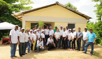 Voluntariado Bancentraliano entrega casa y pozo de agua en Cabayona, SDO