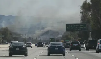 Incendio forestal "Norte Fire" arrasa casi 190 hectáreas y varias viviendas en el condado de Orange, California