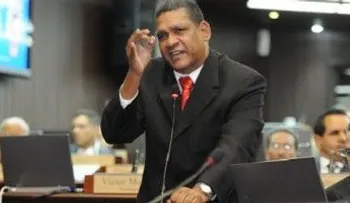 El PLD retira la ley de partidos y acusa al PRM 