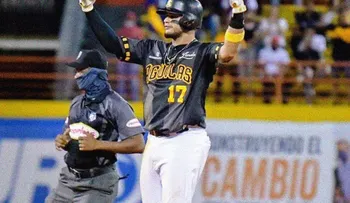 Aguilas se meten en pelea en el RR; ganan tercero en linea. Zoilo deja de jugar 