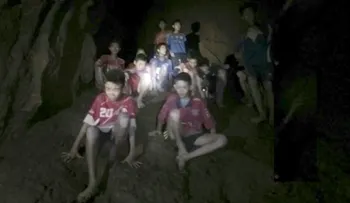 Muere un socorrista tailandés durante la operación para rescatar a los niños en la cueva
