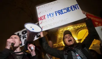 Miles de manifestantes salen a las calles a protestar contra Trump: "no es mi presidente"