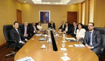 Gobernador Valdez Albizu recibe a grupo empresarial Vinci