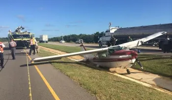 Avioneta aterriza de emergencia en autovía del Coral