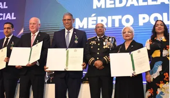 Reconocen a Vásquez Martínez con la "Orden al Mérito Policial"