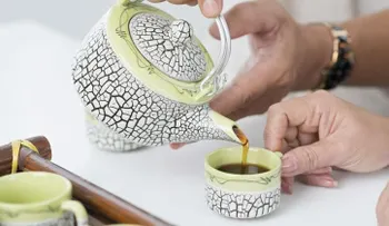 El consumo de té ayuda en la meditación y es un excelente sustituto del café