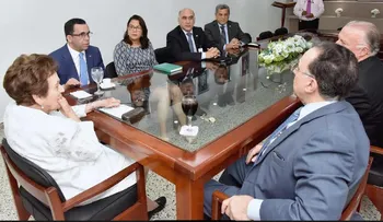 Ministro Andrés Navarro coordina alianza con Rehabilitación para fortalecer educación inclusiva