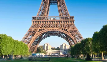 La Torre Eiffel abre una nueva terraza verde durante el verano