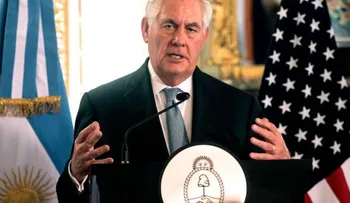 Tillerson: EE.UU. considera imponer sanciones petroleras a Venezuela