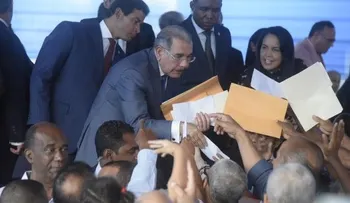 Presidente Medina entrega centro de salud y dos planteles escolares en Santiago Rodríguez