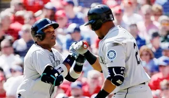 Villar, primero de RD con Hr; Canó le siguió