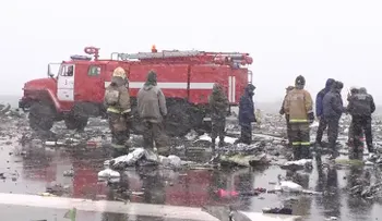 Video muestra cuando avión ruso cae; mueren al menos 55 personas