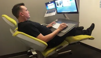 ¿Cansado de estar sentado? Acuéstate cuando estés en el trabajo en esta nueva silla