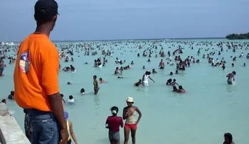 Se incrementa flujo de vacacionistas al interior del país por asueto