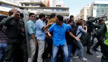 Protestas y saqueos en Caracas