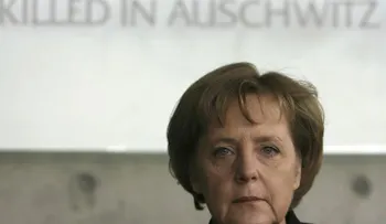 "Merkel tiene que ser desalojada de la Cancillería con una camisa de fuerza"