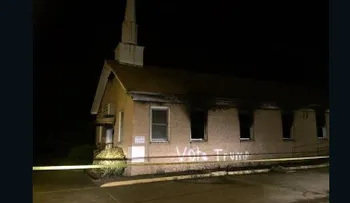 Policía: Vandalismo a favor de Trump e incendio de iglesia es crimen de odio