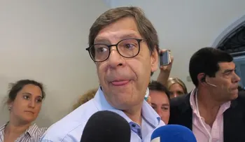 Frente Amplio expulsa a Luis Almagro
