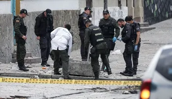 ELN se atribuye ataque en Bogotá que dejó decenas de heridos y un policía muerto