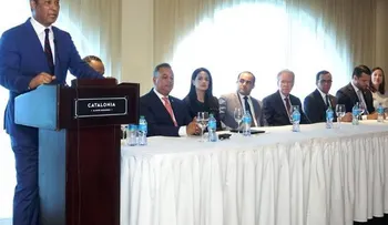 Senador Dionis Sánchez llama a jóvenes a no desmayar en búsqueda de lograr sus metas