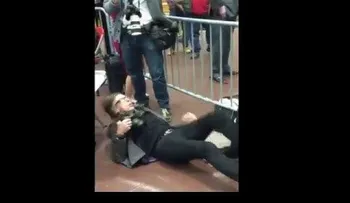 Un reportero fue golpeado en un mitin de Trump