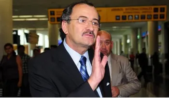Renuncia desde EE.UU. contralor de Ecuador salpicado por escándalo Odebrecht