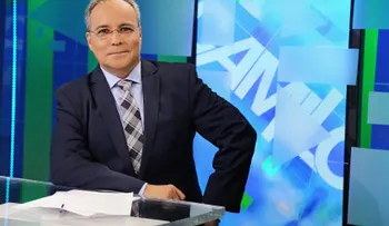 Camilo Egaña recibe a José Luis Perales