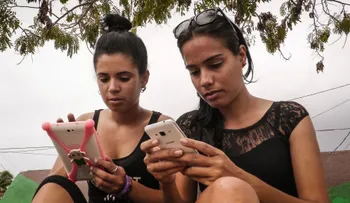 Penetración de las redes sociales en Cuba aumentó un 346% el último año, según el gobierno