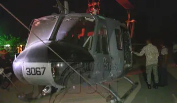 Un helicópetero aterriza en play de Azua y causa asombro 