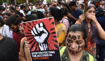 Adolescente india denuncia que fue violada por profesores y compañeros de clase durante meses
