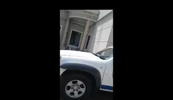 "Maldito asesino, ...asqueroso", le decía multitud a hombre acusado de matar su pareja; querían "lincharlo"